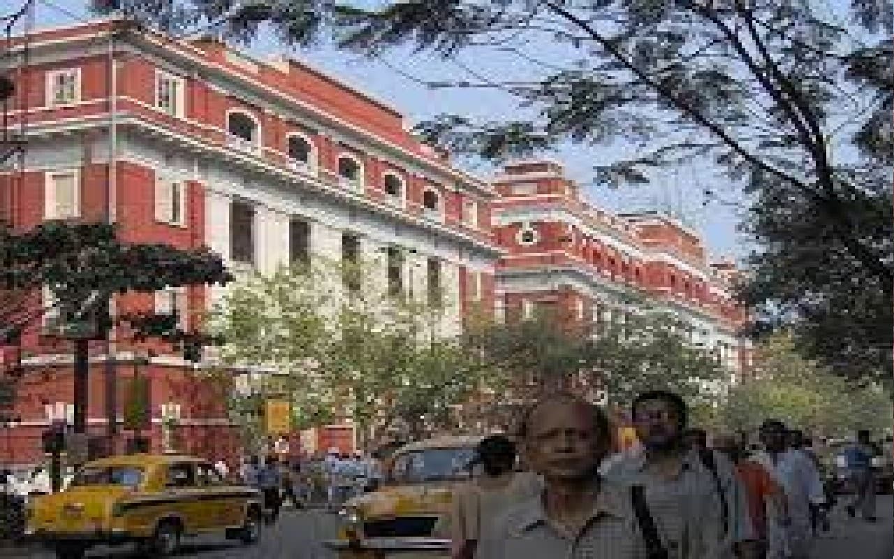 West Bengal: पुलिस की कार्रवाई के खिलाफ भाजपा ने किया पुलिस मुख्यालय लाल बाजार का घेराव