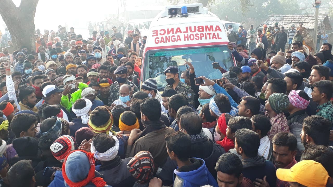 दारोगा लालजी यादव का पार्थिव शरीर पहुंचा साहिबगंज,4 घंटे बाद हटा सड़क जाम, आक्रोशित लोग कर रहे थे ये मांग