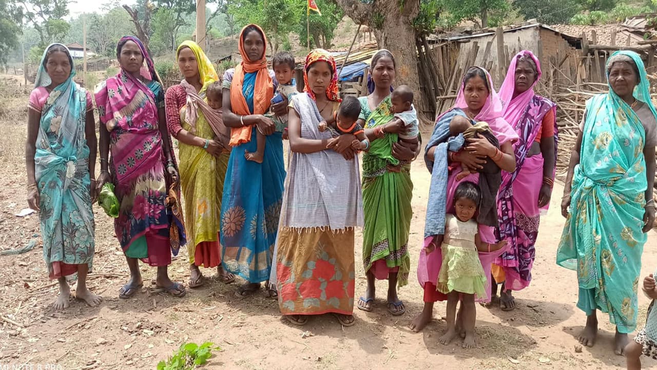 हड़िया बेचनेवाली महिलाओं के जीवन में बदलाव नहीं ला सकी फूलो-झानो आशीर्वाद योजना, 3 साल में 2084 को ही मिला लाभ हड़िया बेचनेवाली महिलाओं के जीवन में बदलाव नहीं ला सकी फूलो-झानो आशीर्वाद योजना, 3 साल में 2084 को ही मिला लाभ