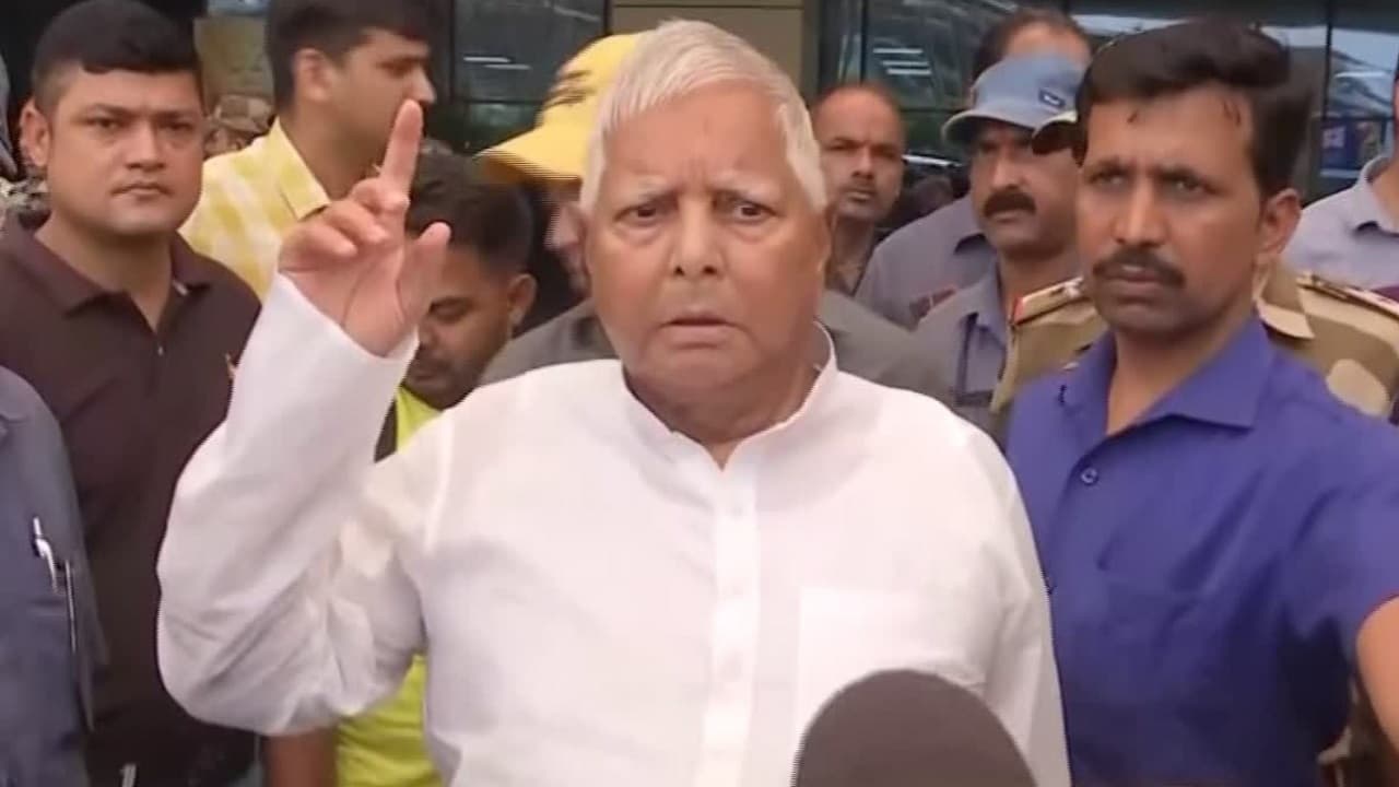 Bihar Politics: पटना आते ही लालू यादव ने कसा तंज, बोले- नीतीश कुमार तो BJP के आगे सरेंडर