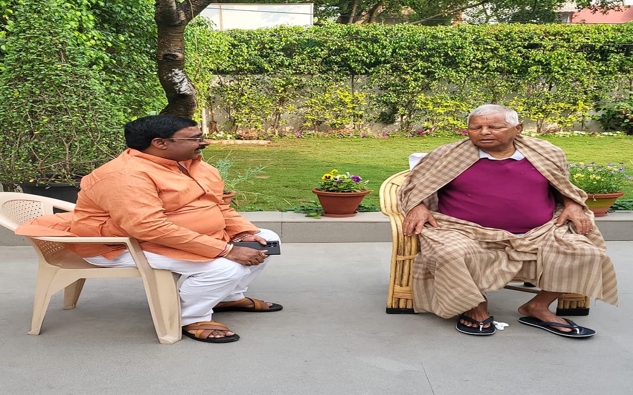 राजद को धारदार बनाकर चुनाव की तैयारी में जुटें, लालू यादव ने पूर्व विधायक संजय प्रसाद यादव को दिया ये मंत्र