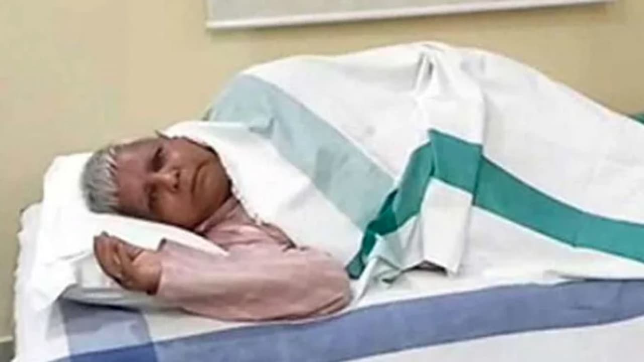लालू प्रसाद यादव की हालत बिगड़ी, पटना के निजी अस्पताल में भर्ती, सीढ़ी पर गिरने से लगी थी चोट