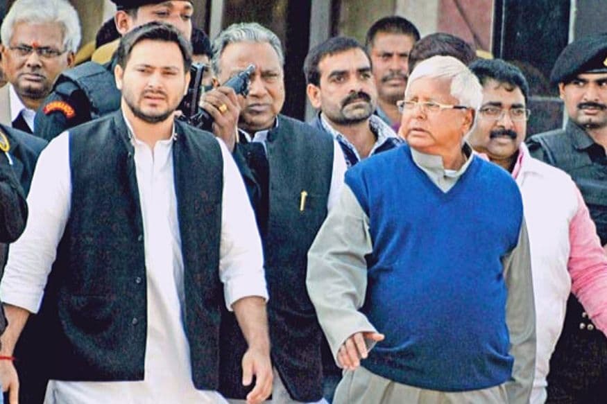 बिहार आएंगे लालू यादव, पटना लौटकर तेजस्वी ने कहा- नेता के साथ मैं बेटा भी, गरमायी सियासत बिहार आएंगे लालू यादव, पटना लौटकर तेजस्वी ने कहा- नेता के साथ मैं बेटा भी, गरमायी सियासत