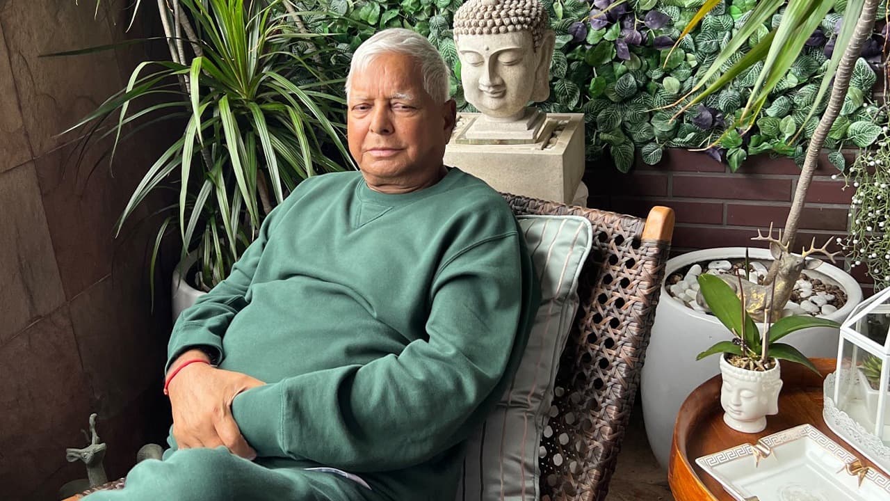 Bihar Politics : दरवाजा हमेशा खुला है, आएंगे तो देखेंगे, सीएम नीतीश कुमार को लालू यादव का ऑफर!