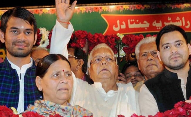 लालू की गैरमौजूदगी में राजद ने मनाया अपना 24वां स्थापना दिवस, बिहार चुनाव के पहले तेज प्रताप पहुंचे मथुरा