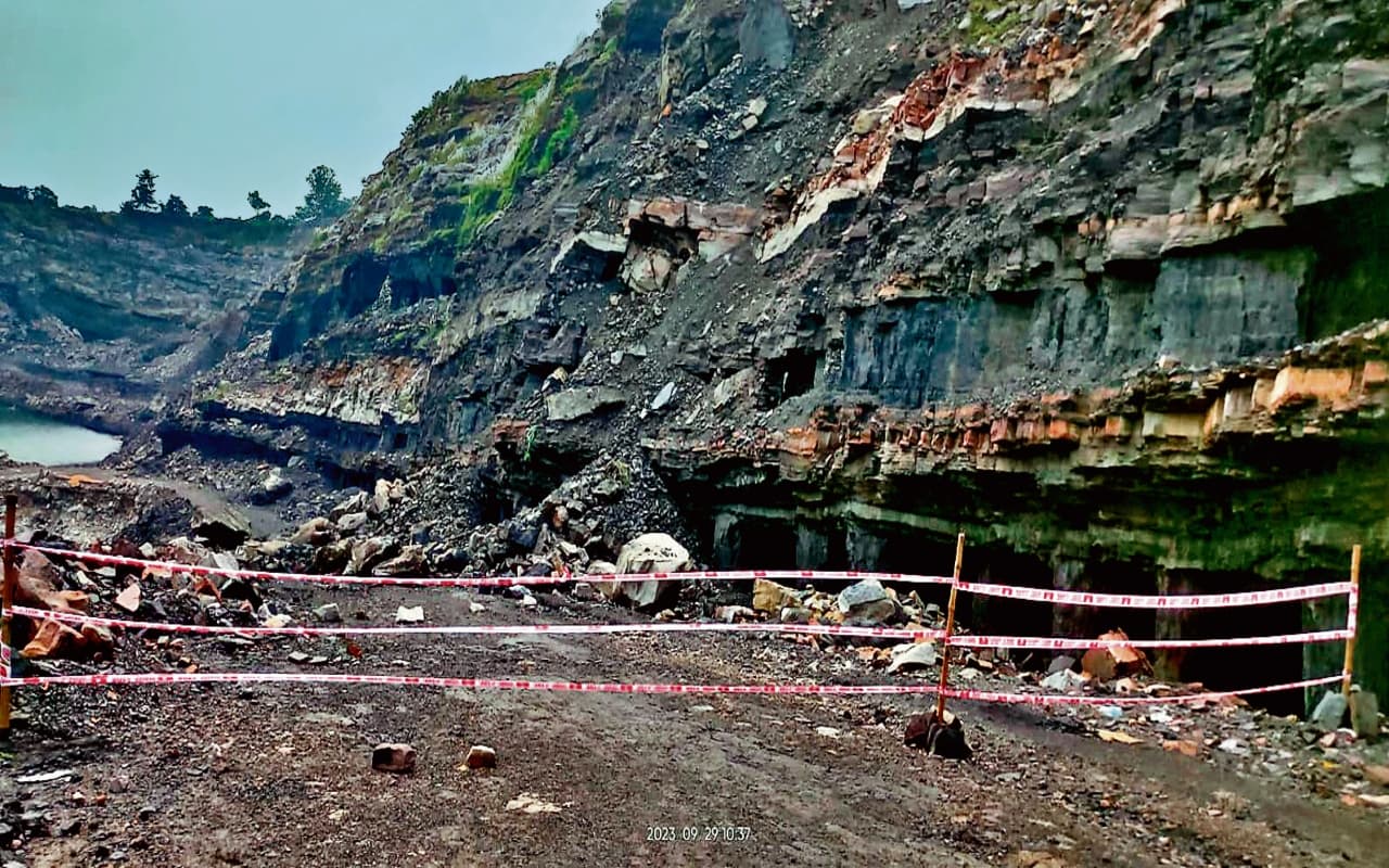 धनबाद में अवैध खनन के दौरान कापासारा में चाल धंसी, तीन की मौत, कई घायल