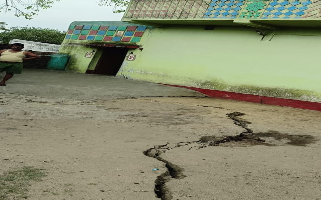 झारखंड: धनबाद में टला बड़ा हादसा, अवैध खनन के दौरान भू-धंसान, 5 लोग घायल, 1 की मौत की चर्चा