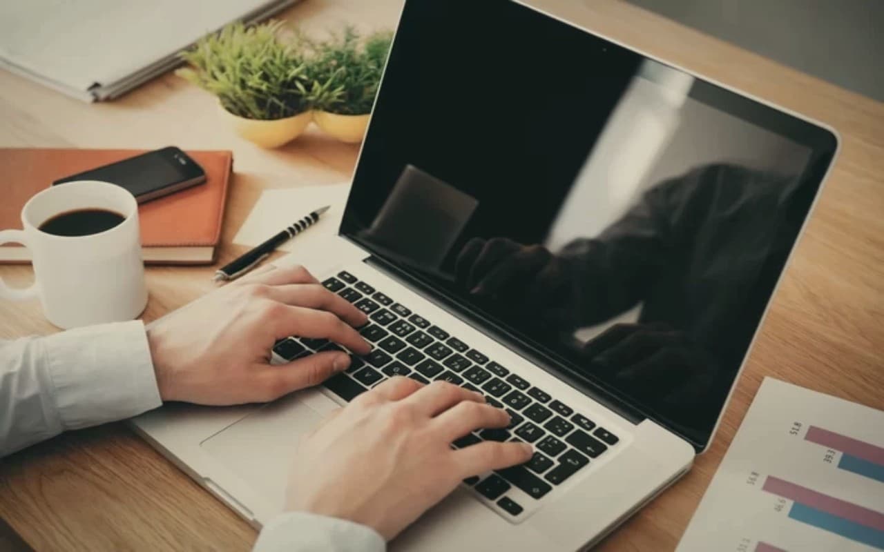 Laptop Import Ban: भारत के फैसले से अमेरिका को क्या है परेशानी, यहां समझें पूरा खेल