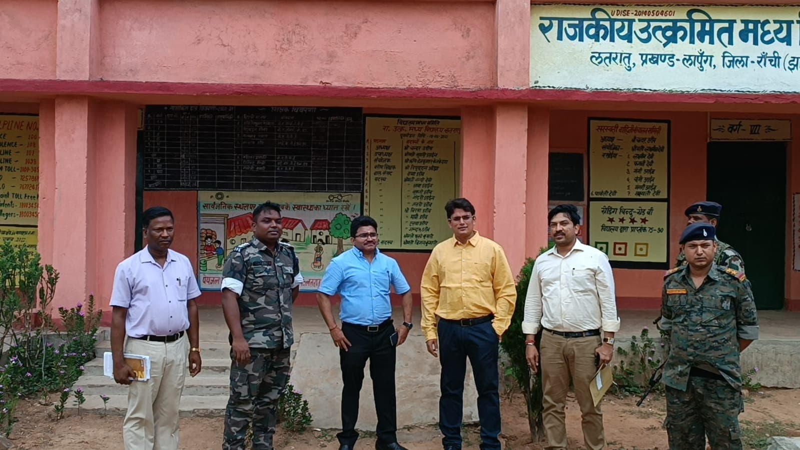 Mandar Bypoll: अधिकारियों ने विभिन्न मतदान केंद्रों का किया निरीक्षण, फर्स्ट पोलिंग पार्टी से पूछे सवाल