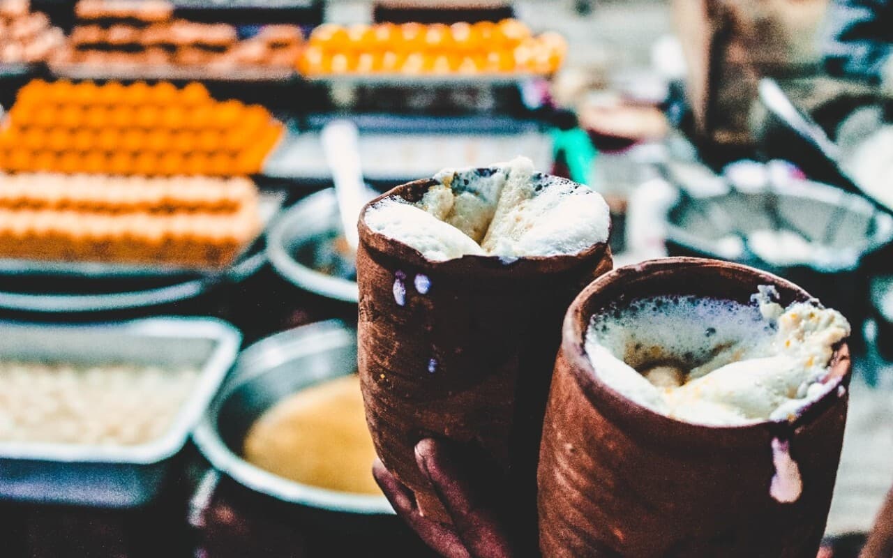 वाराणसी: काशी में मशहूर है पहलवान लस्सी, जानिए इतिहास, टाइमिंग और Address