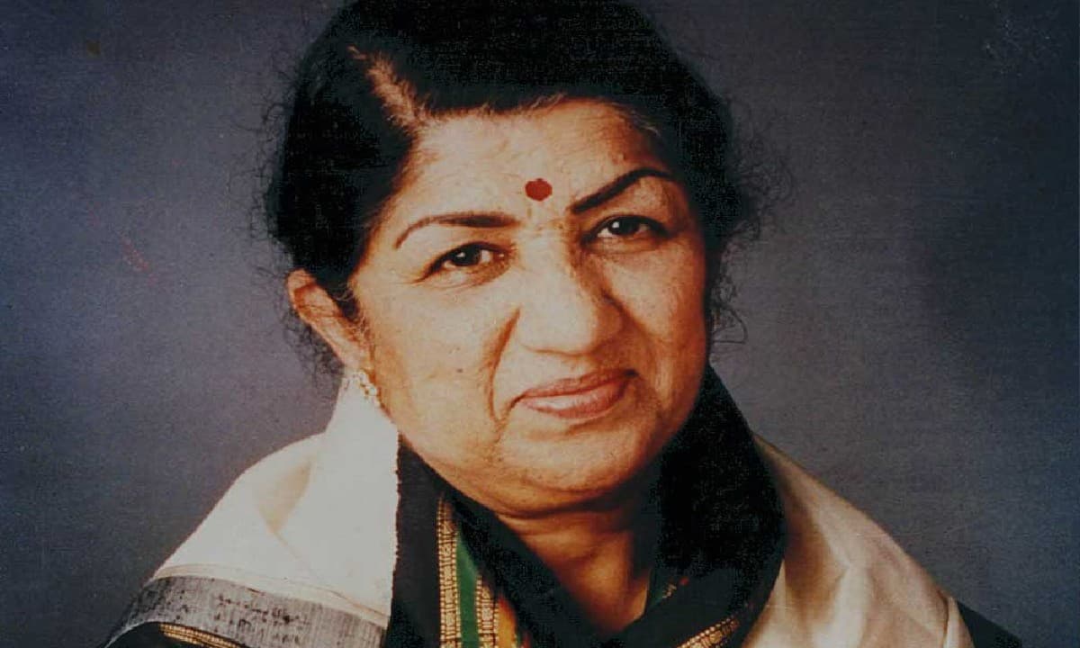 इस मजबूरी की वजह से लता मंगेशकर को करनी पड़ी थी एक्टिंग, निर्देशक के कहने पर किया था ये काम