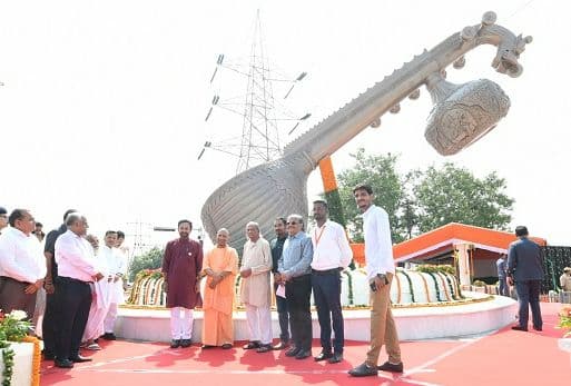 Lata Mangeshkar Chowk Ayodhya: पीएम नरेंद्र मोदी ने कहा ये विशाल वीणा संगीत की साधना का प्रतीक