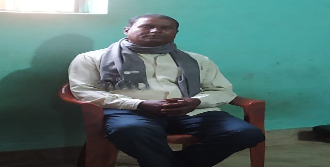 लातेहार में शिक्षक के ऊपर छात्रा ने लगाया छेड़छाड़ का आरोप, परिजनों ने दर्ज करायी प्राथमिकी