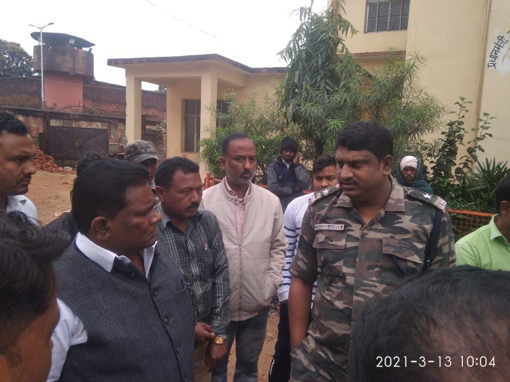 Jharkhand Naxal News : झारखंड के लातेहार में नक्सलियों ने मुंशी को गोलियों से भून डाला, नक्सली संगठन जेजेएमपी को लेवी नहीं देना पड़ा महंगा