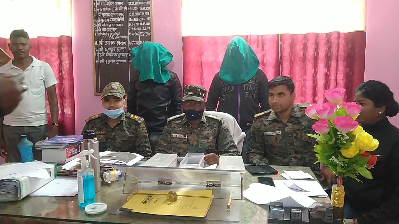 नक्सली संगठन JJMP के दो सदस्य गिरफ्तार, पुलिस पर फायरिंग कर भागने की थी काेशिश, कई हथियार बरामद