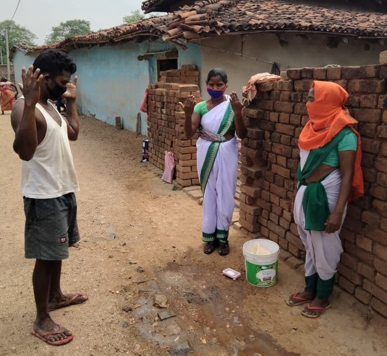 Coronavirus In Jharkhand : कोरोना से गांवों को बचाने के लिए शुरू हुआ स्वास्थ्य सर्वेक्षण, घर-घर जाकर की जा रही स्वास्थ्य जांच