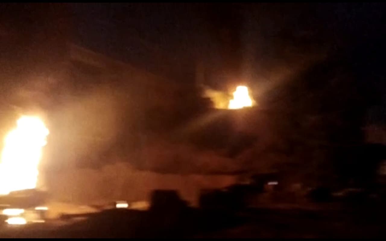 Jharkhand Naxal News: लातेहार के चंदवा में रेल कंस्ट्रक्शन साइट पर नक्सली हमला, दर्जनों वाहनों को फूंका