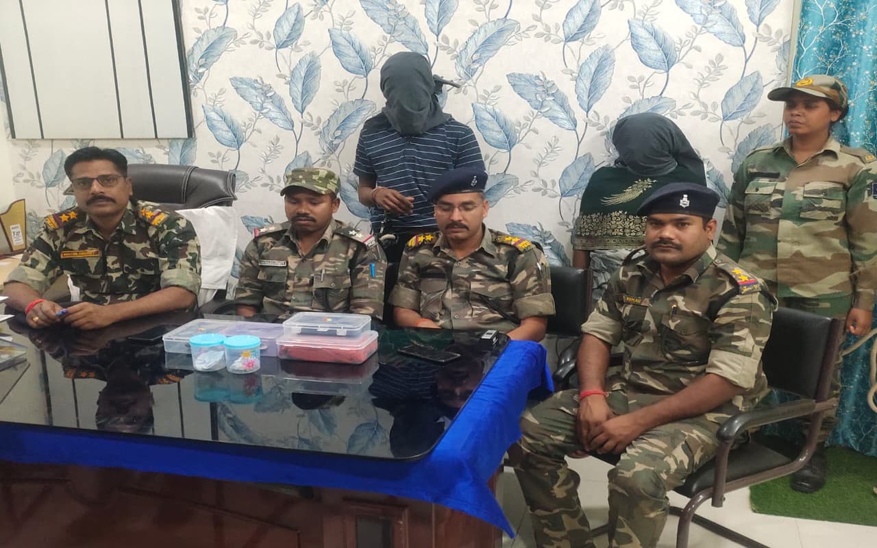 झारखंड : लातेहार में प्रेमी संग पत्नी ने पति की करायी हत्या, पुलिस ने 84 घंटे के अंदर किया खुलासा