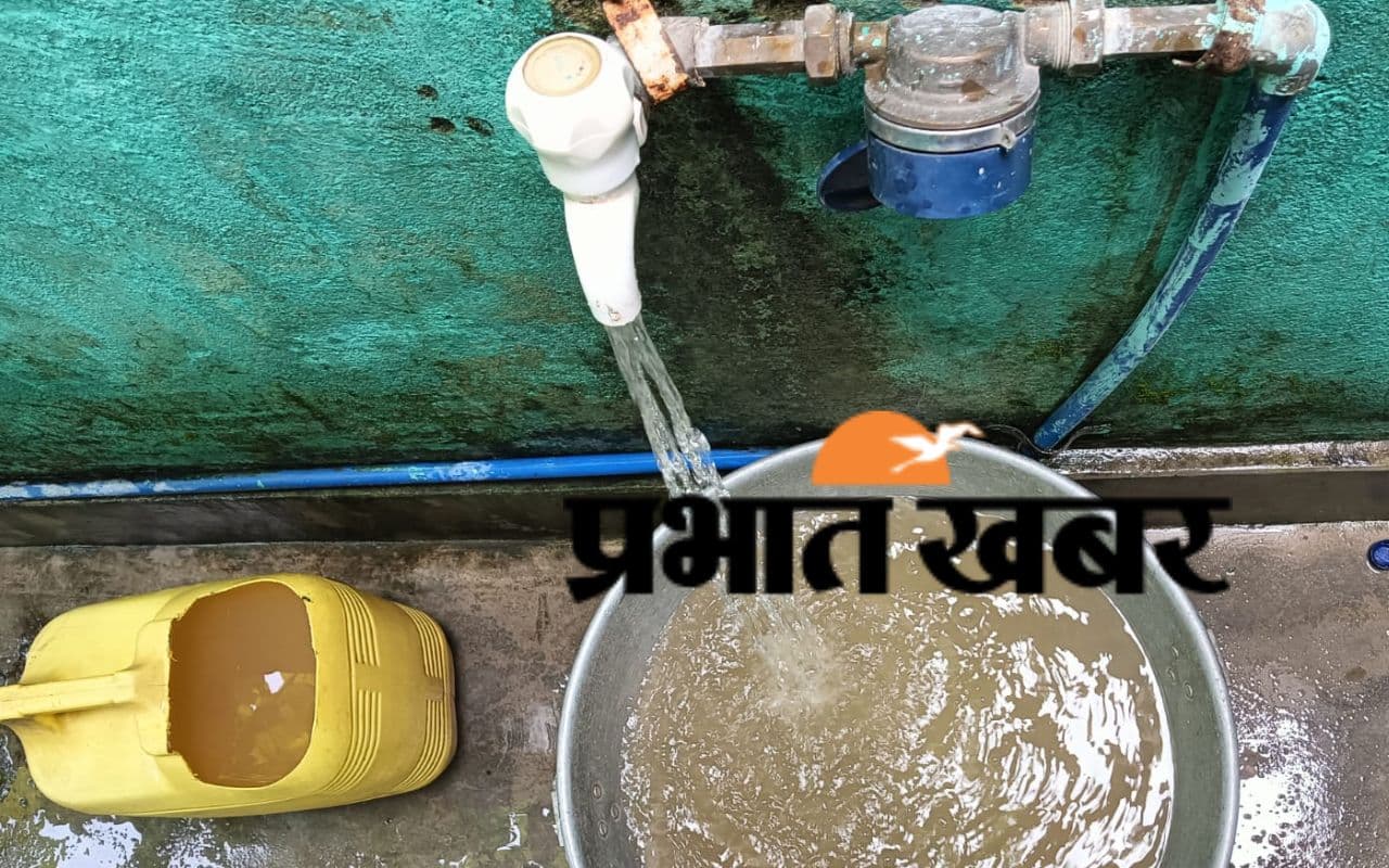 झारखंड : वाटर टैक्स देकर भी दूषित पानी पी रहे हैं लातेहार के लोग, आरओ वाटर की मांग बढ़ी