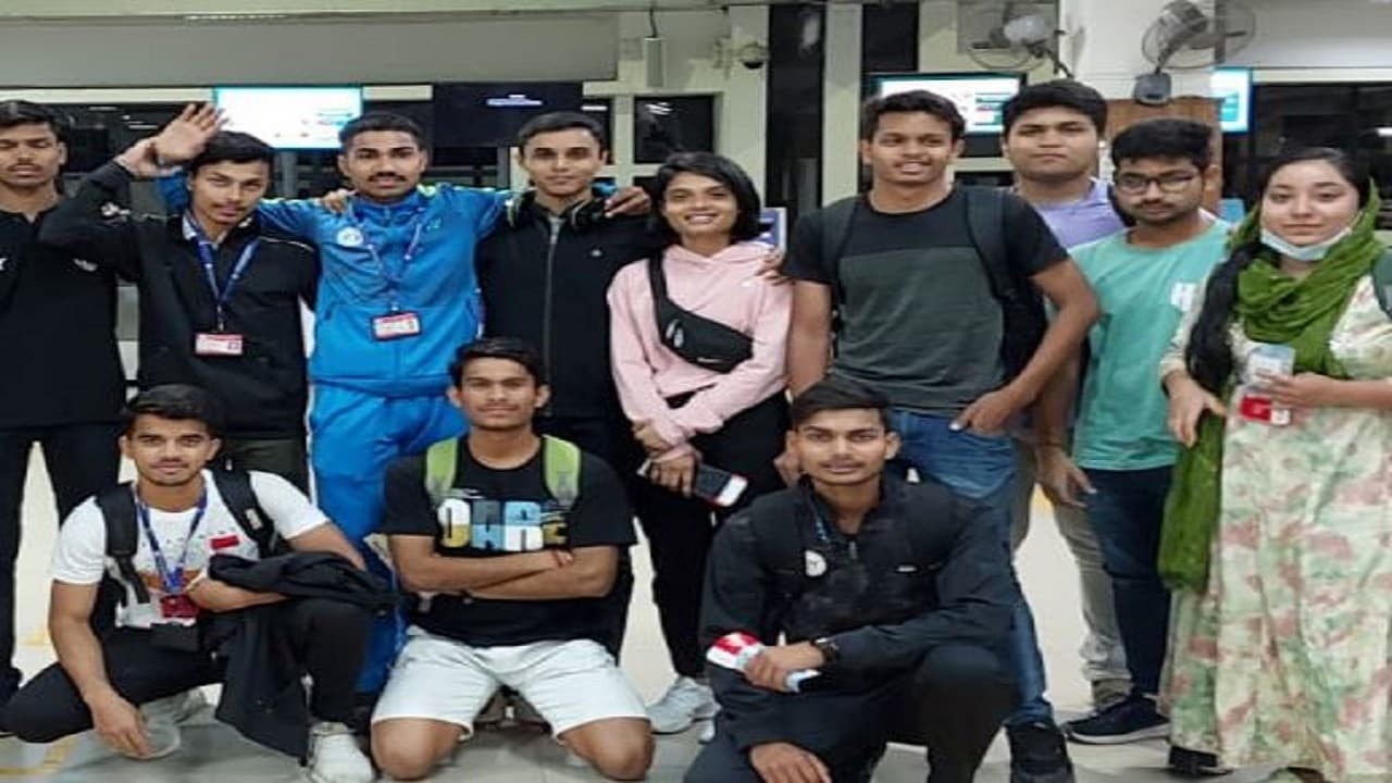 मध्यप्रदेशः हॉस्टल में ब्लैक ऑउट.. बाहर गोलियों की आवाज.. मणिपुर से लौटे स्टूडेंट्स ने बताई आपबीती