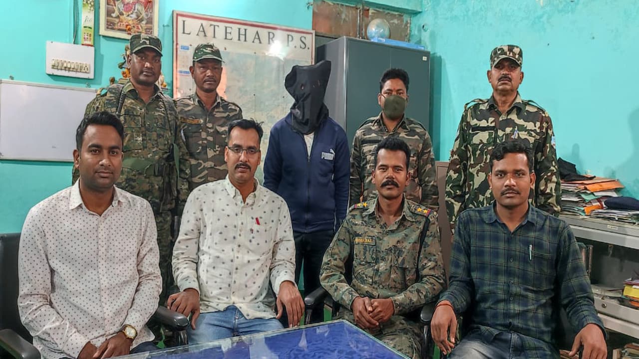 नक्सली संगठन JJMP का सदस्य नरेश साव गिरफ्तार, लातेहार के जगड़ा पहाड़ में पुलिस के साथ मुठभेड़ का है आरोपी