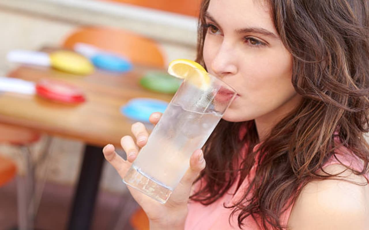 Health Care : नींबू पानी से करेंगे अपने दिन की शुरुआत, तो सेहत की मिलेगी ये सौगात