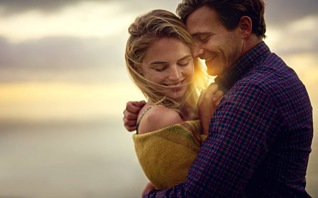 Love and Relationship : क्या बहुत शर्मीला है आपका लाइफपार्टनर, करीब लाएंगे ये टिप्स