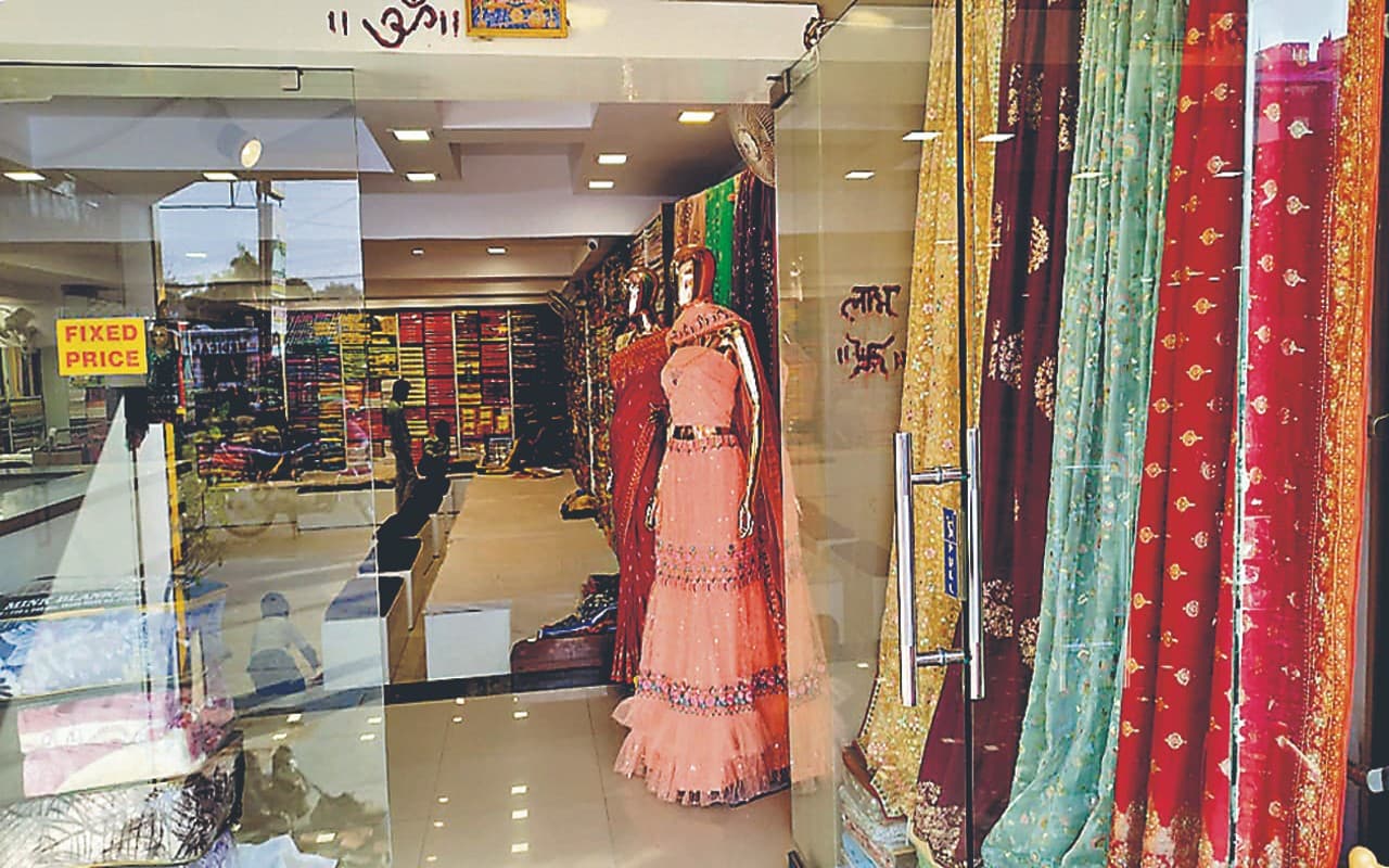 Wedding Shopping: रांची में सजा लगन का बाजार, ब्राइडल लहंगे से लेकर ज्वेलरी के लेटेस्ट कलेक्शन की डिमांड