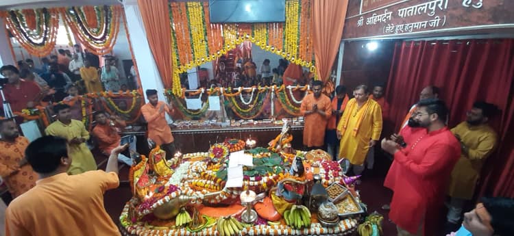 Hanuman Jayanti 2023: हनुमान जयंती पर मंदिरों में उमड़े श्रद्धालु, लगे जय बजरंग बली के नारे