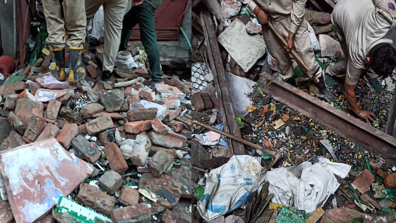 Delhi Building Collapse: दिल्ली में तीन मंजिला इमारत ढही, एक की मौत, 3 लोगों को बचाया गया