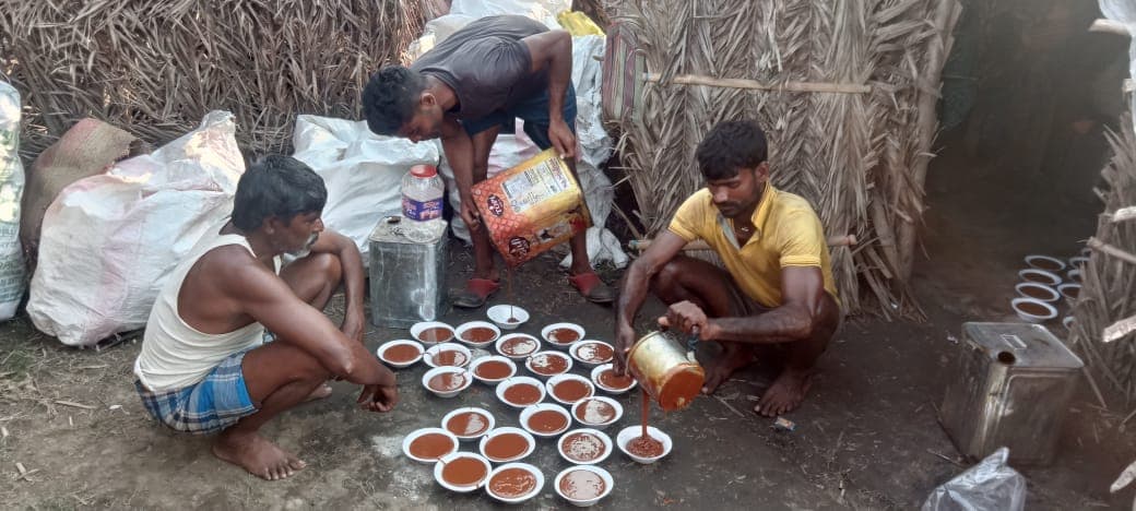 Pics: खजूर के रस से तैयार होता स्वाद व सेहत का खजाना, देखें कैसे पहुंचता है ये आपकी थाली में