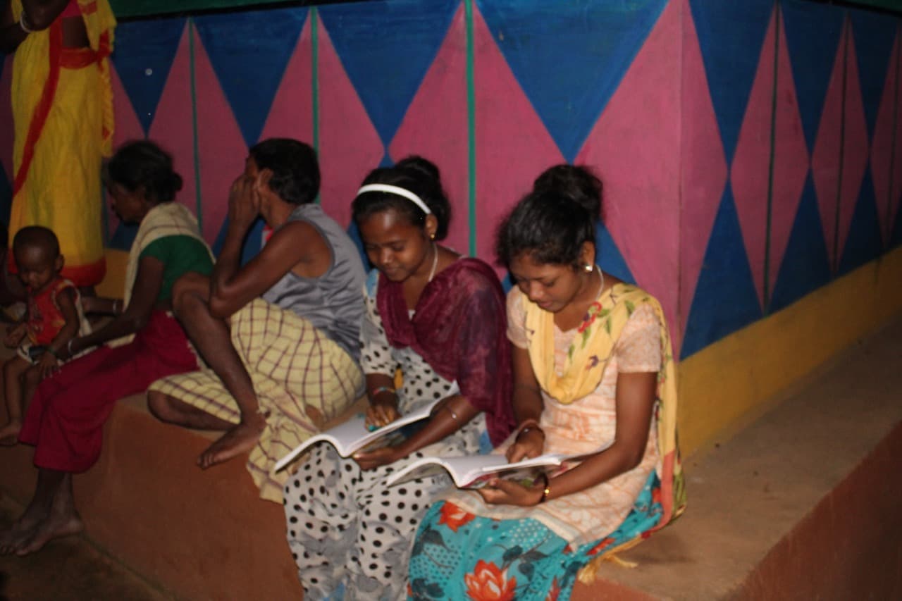 झारखंड में जंगल व पहाड़ की तलहटी में बसे सूर्याबेड़ा गांव की बदली तस्वीर, ग्रामीणों के खिल उठे चेहरे