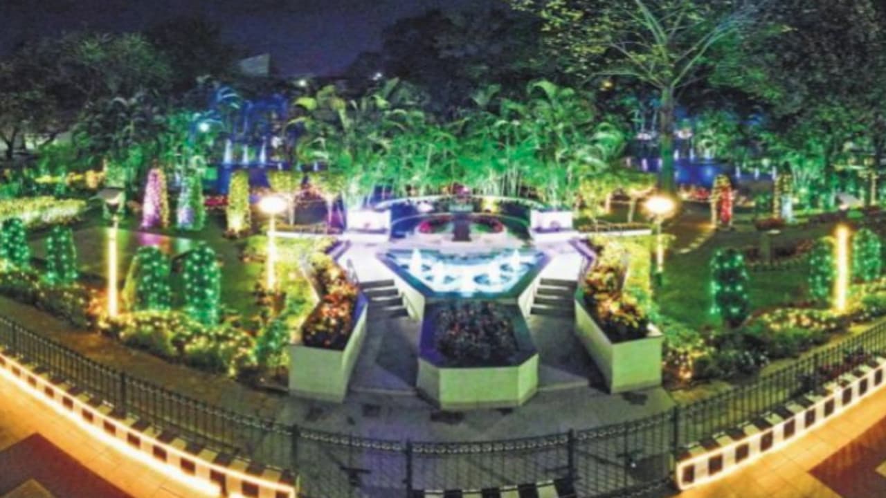 जगमगाने लगे जमशेदपुर शहर के चौक-चौराहे, पर जुबिली पार्क में लोगों की रहेगी नो एंट्री, देखें Pics