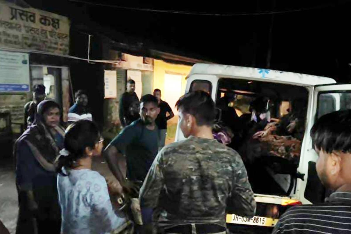 झारखंड में वज्रपात से घायल दो महिलाओं की मौत, वक्त पर नहीं मिली थी एंबुलेंस, ग्रामीणों में आक्रोश