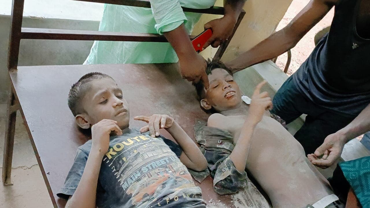 Jharkhand Weather News : झारखंड में पीपल पेड़ पर वज्रपात, बारिश से बचने के लिए छिपे 5 लोग हुए घायल