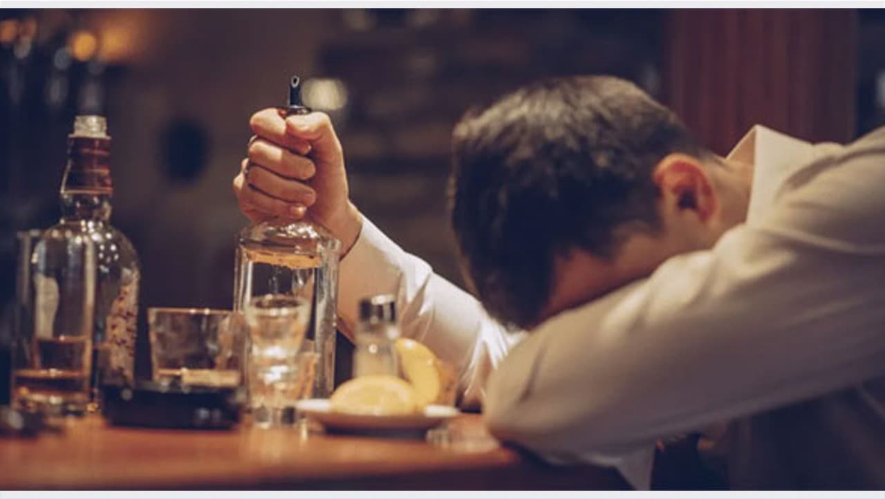 शराब के सेवन से युवाओं में बढ़ जाता है स्वास्थ्य का जोखिम, लांसेट के अध्ययन में खुलासा