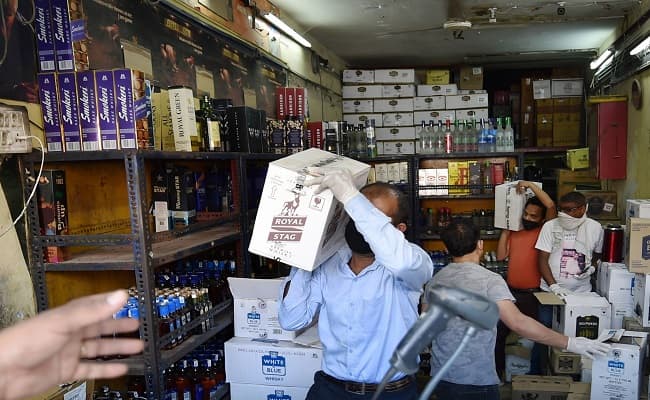Lockdown/Liquor Price in UP Update : शराब की दीवानगी यूपी वालों को पड़ेगी महंगी, जानें... अब कितनी ढीली करनी होगी जेब