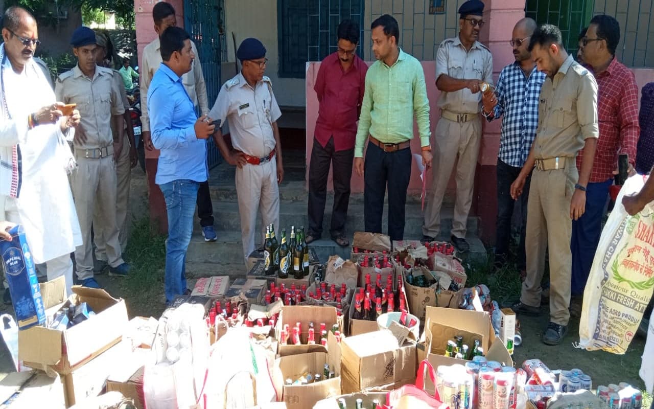 झारखंड में उत्पाद विभाग की बड़ी कार्रवाई, 1.30 लाख की बीयर जब्त, साइबर अपराधी ऊंची कीमत पर खरीदते थे शराब