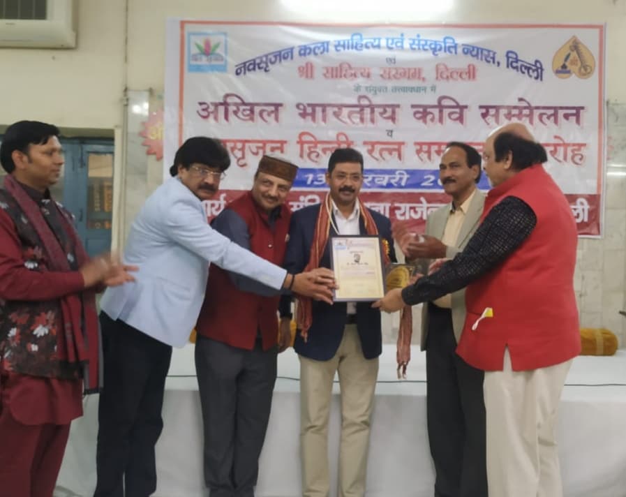 डॉ संजय कुमार सिंह एवं खूंटी के डॉ नवीन कुमार को नवसृजन हिंदी रत्न सम्मान