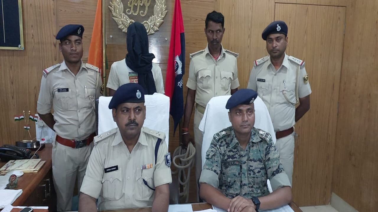 बिहार: लखीसराय पुलिस ने कुख्यात नक्सली को किया गिरफ्तार, कई मामलों में फरार था योगेन्द्र कोड़ा