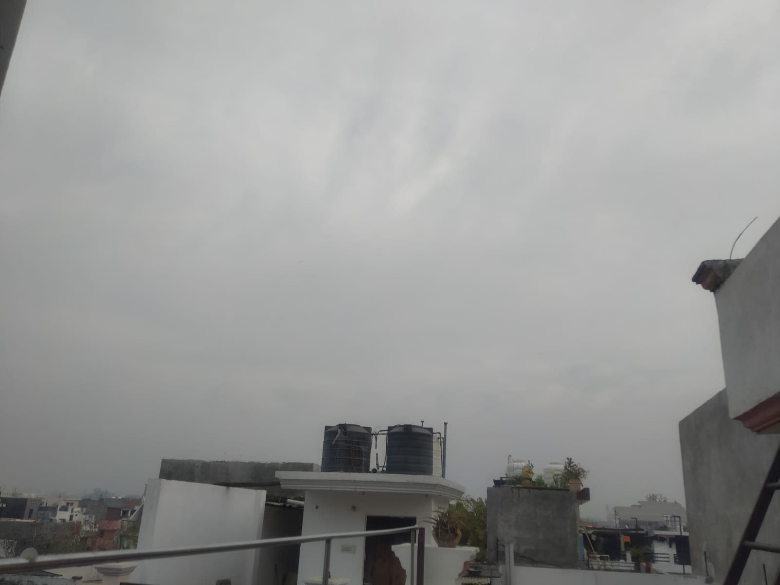 UP Weather: लखनऊ में खिलेगी धूप, नोएडा में छाए रहेंगे बादल, गाजियाबाद में मौसम सुहावना, जानें आज का वेदर अपडेट