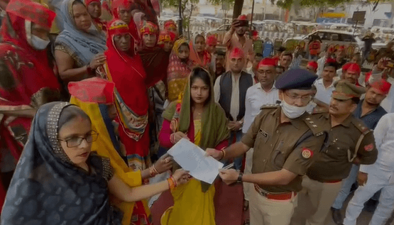 Lucknow News: विधायक राकेश प्रताप सिंह के समर्थन में उतरी महिलाएं, कहा- जारी रहेगा प्रदर्शन