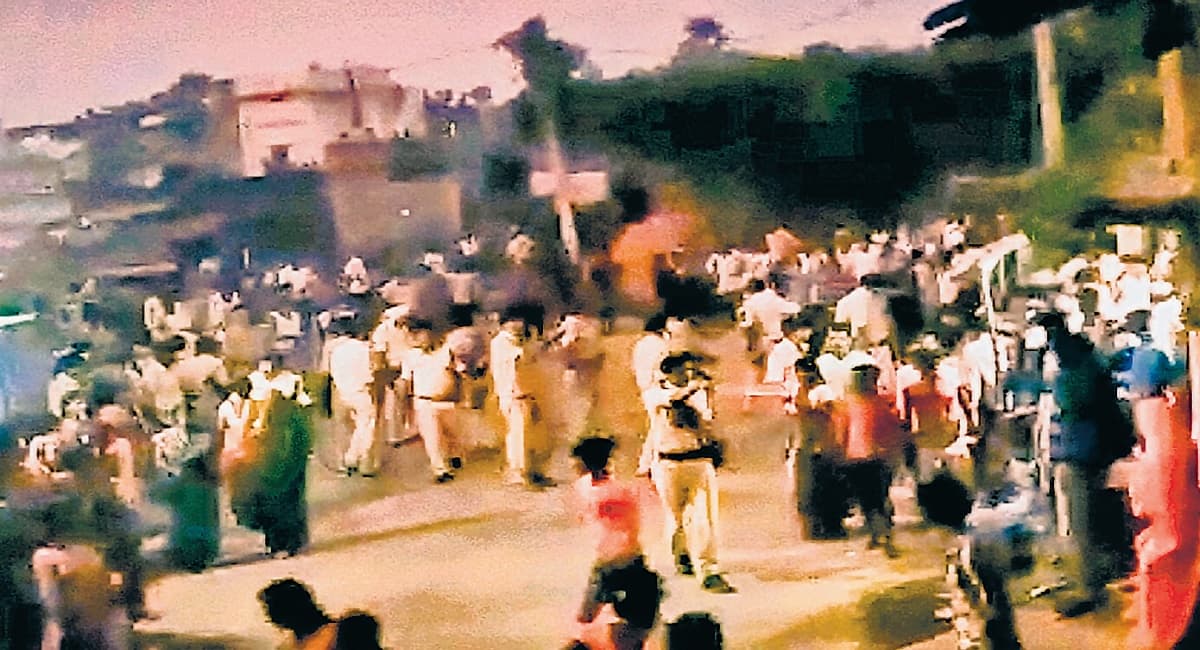 मुखिया उम्मीदवार के डीजे को जब्त करने पर पुलिस-ग्रामीणों में झड़प, फायरिंग में युवक की मौत