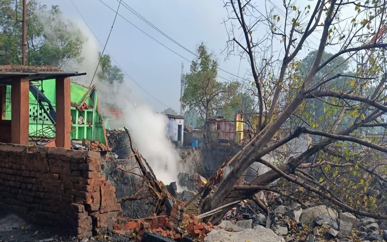 धनबाद के डेंजर जोन इलाके में रहना हुआ मुश्किल, जानें अब तक यहां कितनी बार बन चुका है गोफ