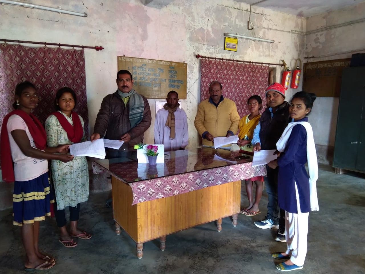 Jharkhand Primitive Tribes News : झारखंड के बोकारो में आदिम जनजाति बिरहोर परिवार की चार बेटियों की पढ़ाई की राह आसान, अब गरीबी नहीं बनेगी बाधा