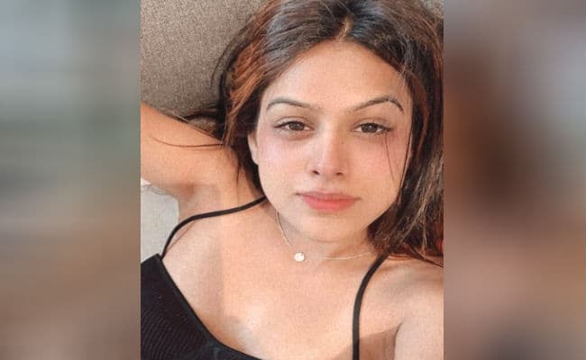 PHOTOS : ब्लैक बिकिनी में समंदर किनारे पोज देती नजर आईं निया शर्मा, बोल्ड लुक ने उड़ाए फैंस के होश