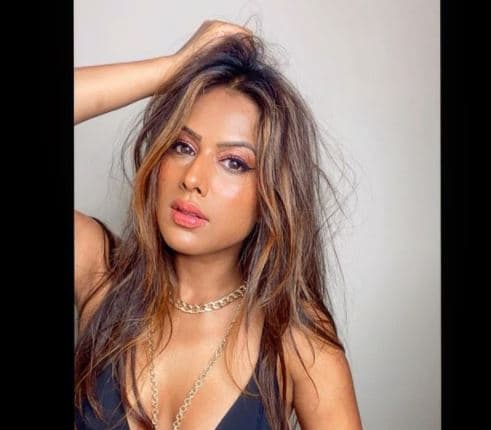 ब्लैक आउटफिट में निया शर्मा ने शेयर की जबरदस्त हॉट फोटो, अदाएं देख फैंस हुए क्लीन बोल्ड, VIRAL PHOTOS