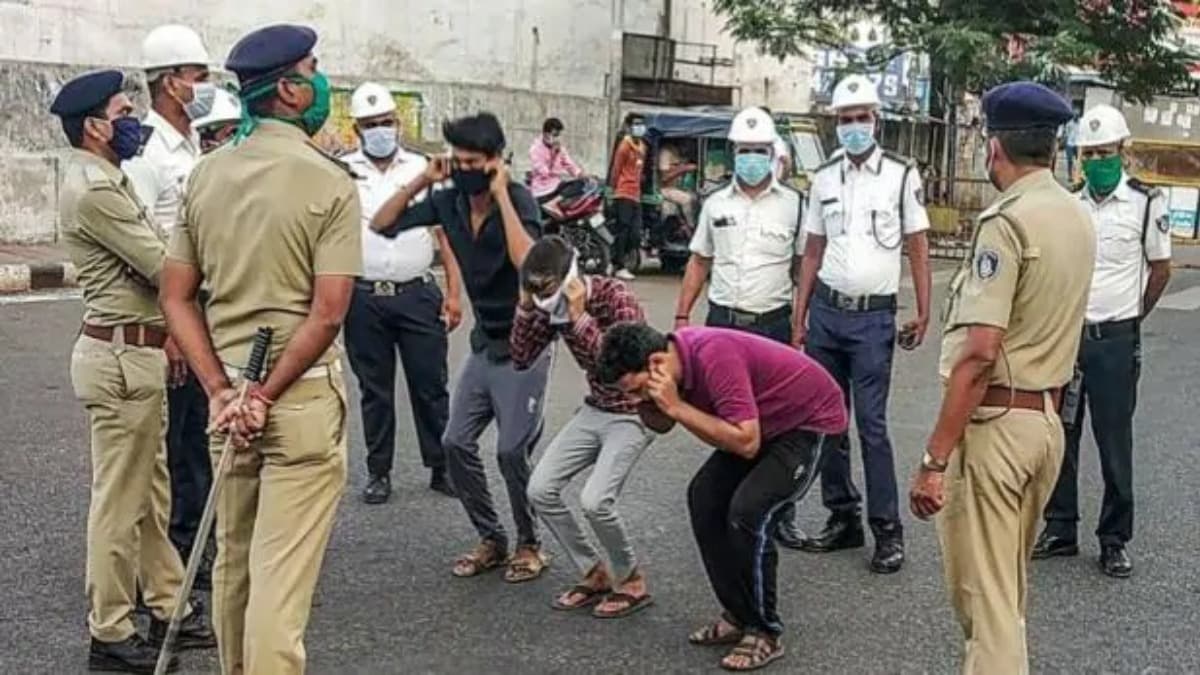Coronavirus : लॉकडाउन का महत्व समझाने क लिए पुलिस अपना रही ये नायाब तरीके