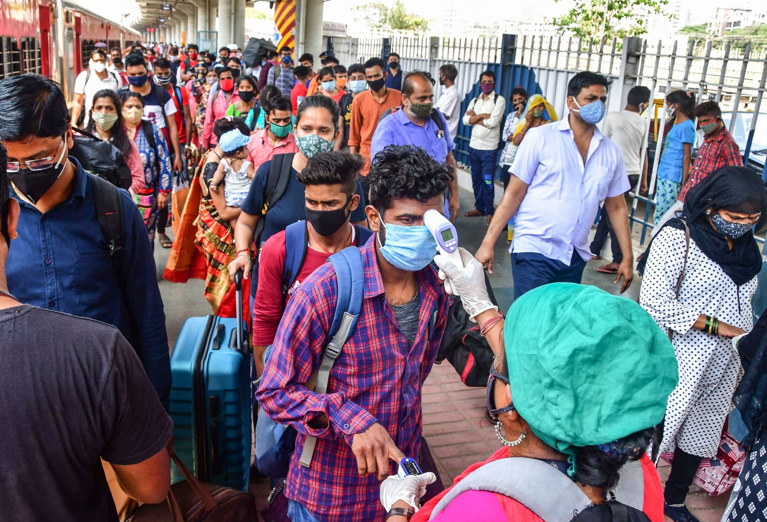 Coronavirus India Live : सीएम केजरीवाल ने किया वीकेंड कर्फ्यू का फैसला- जिम, मॉल और ऑडिटोरियम बंद