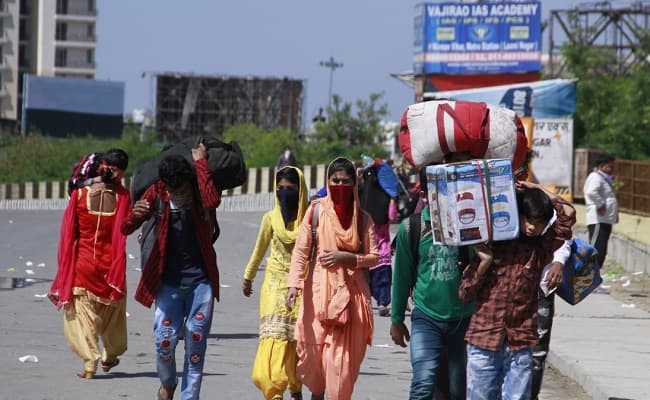 Lockdown : मां के अंतिम संस्कार में नहीं हो सके शामिल, बोले- दिल्ली में फंसे लोगों को मेरी जरूरत